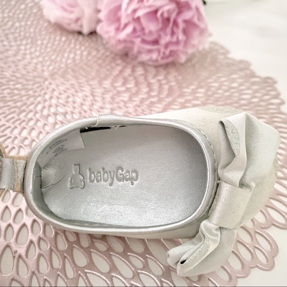 🌸3/$30🌸 Cute Baby Gap and Carter’s bundle - Picture 11 of 11